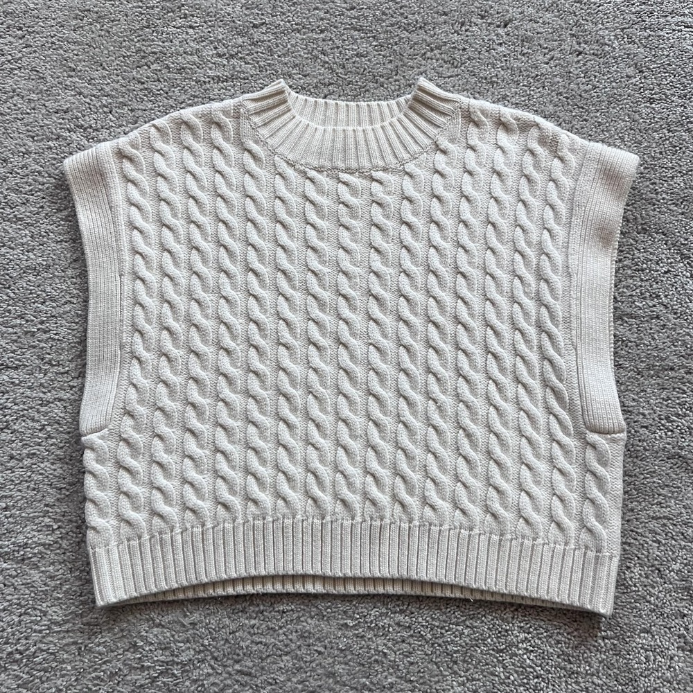 Ena Pelly Cable Knit Sweater Vest Womens 8 White Merino Wool Crewneck Pullover